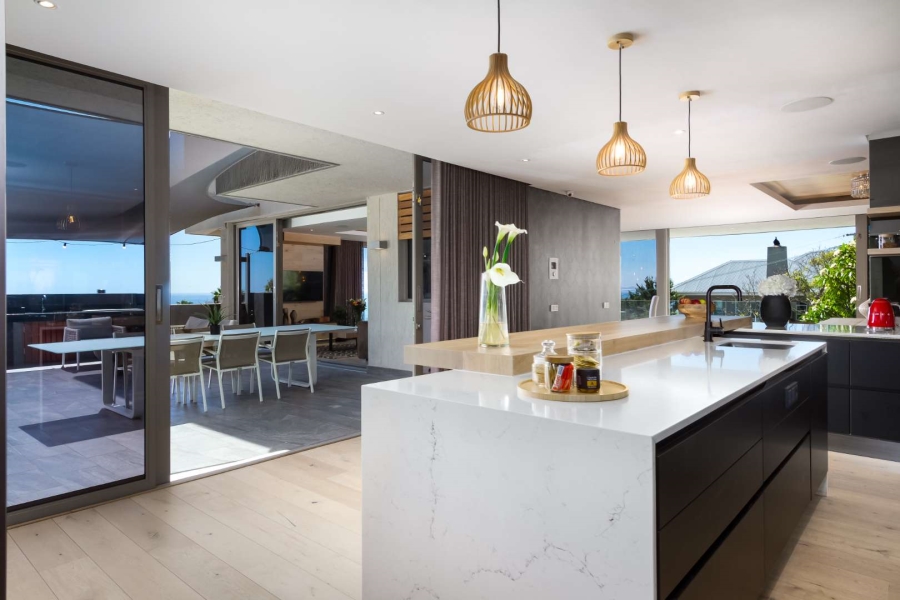5 Bedroom Property for Sale in Fresnaye Western Cape